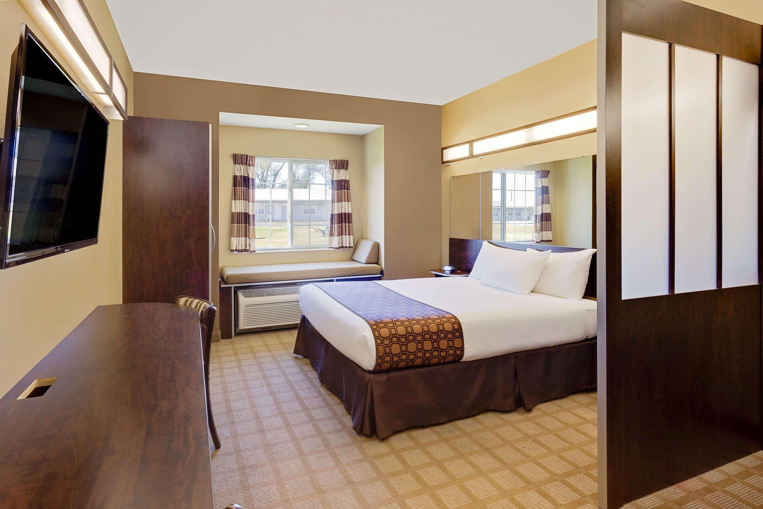 Microtel Inn & Suites By Wyndham Prairie Du Chien Exterior foto