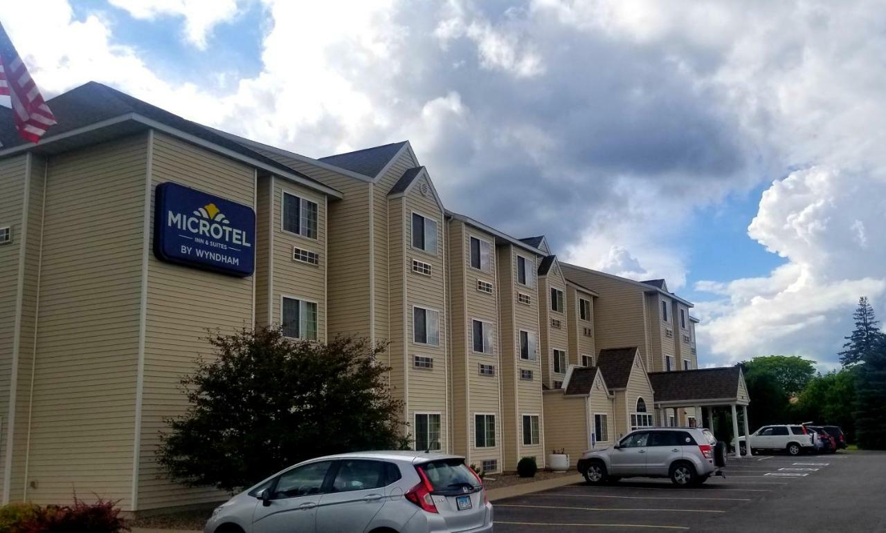 Microtel Inn & Suites By Wyndham Prairie Du Chien Exterior foto